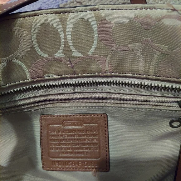 Coach Tote purse - Picture 4 of 6